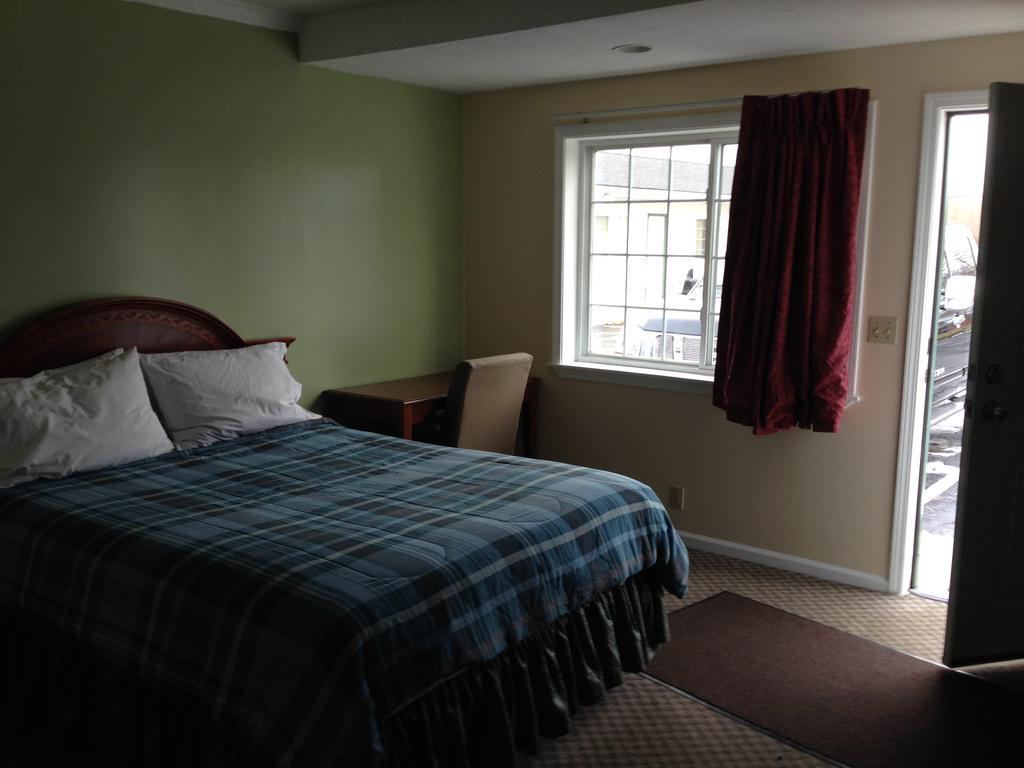 Relax Inn Webster Экстерьер фото