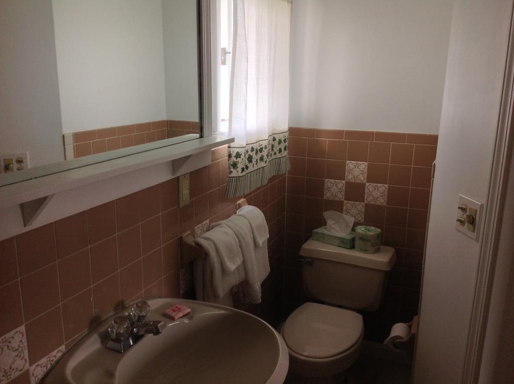 Relax Inn Webster Экстерьер фото