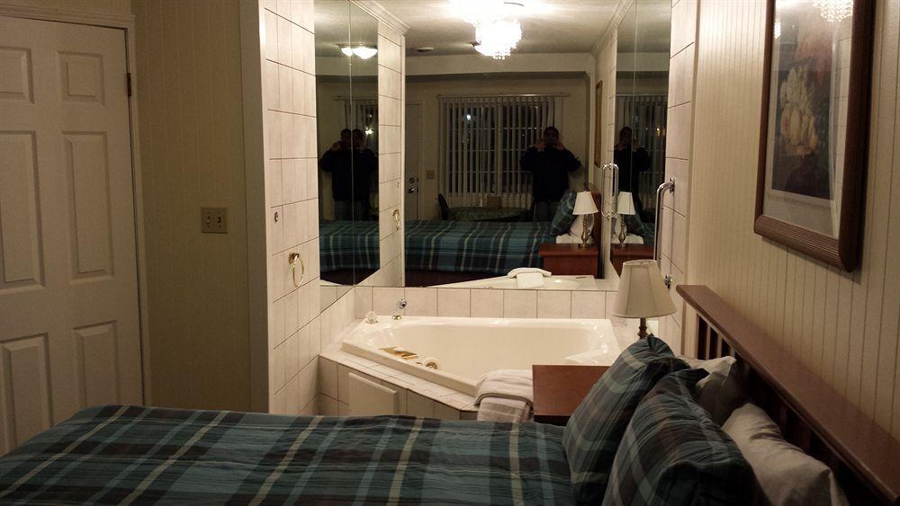 Relax Inn Webster Экстерьер фото
