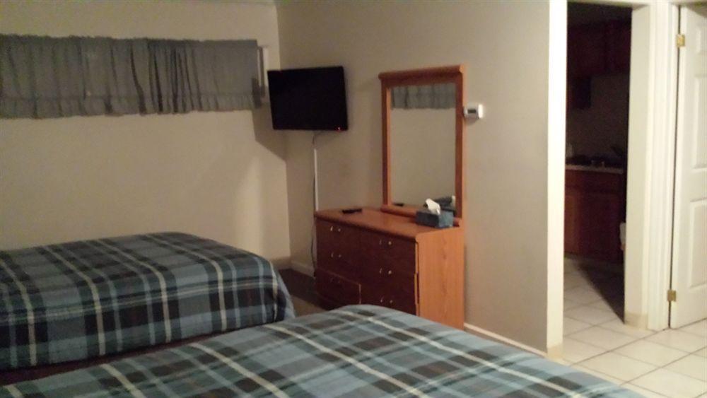 Relax Inn Webster Экстерьер фото