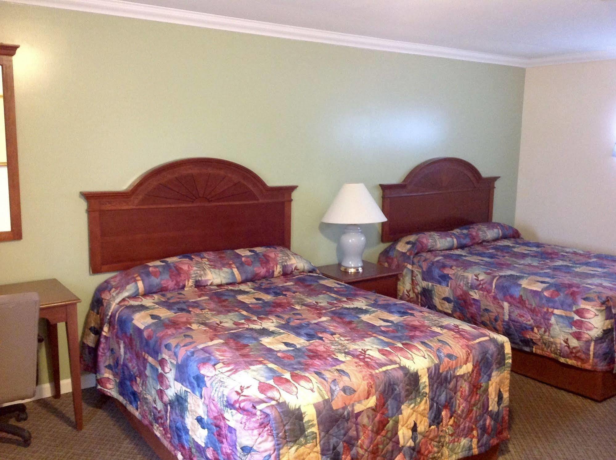 Relax Inn Webster Экстерьер фото